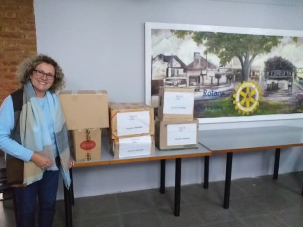 Donación de libros, ropa de abrigo y calzado a la Parroquia de Caacupé